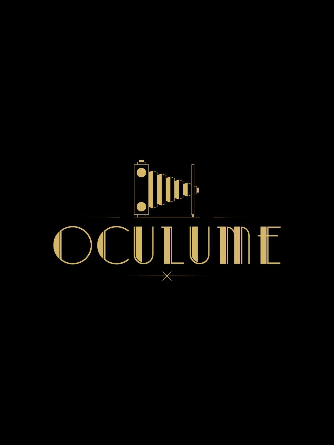Artistiek logo van fotograaf Ocolume met jazzstijl en goudkleurige typografie, grafisch ontwerp uit Groningen.